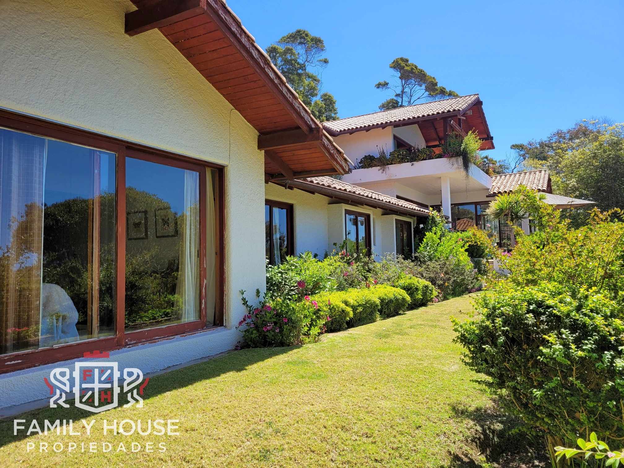 Encantadora Casa en las Rocas de Santo Domingo: Belleza Natural